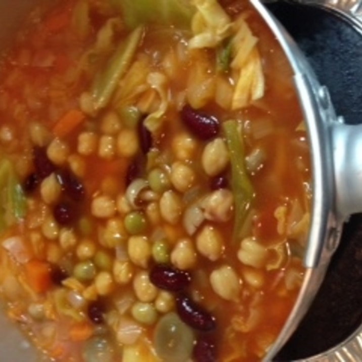 野菜＆お豆たっぷりトマトスープ